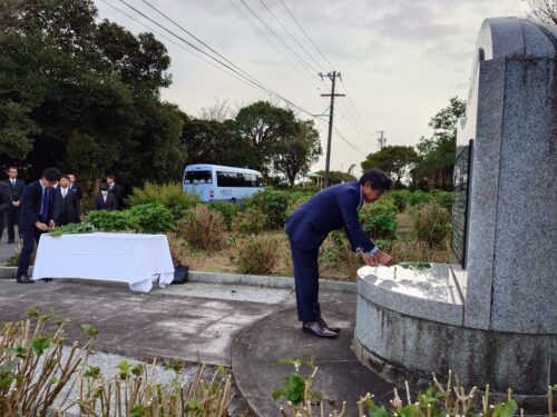 顕彰之碑 献花式　献眼者供養